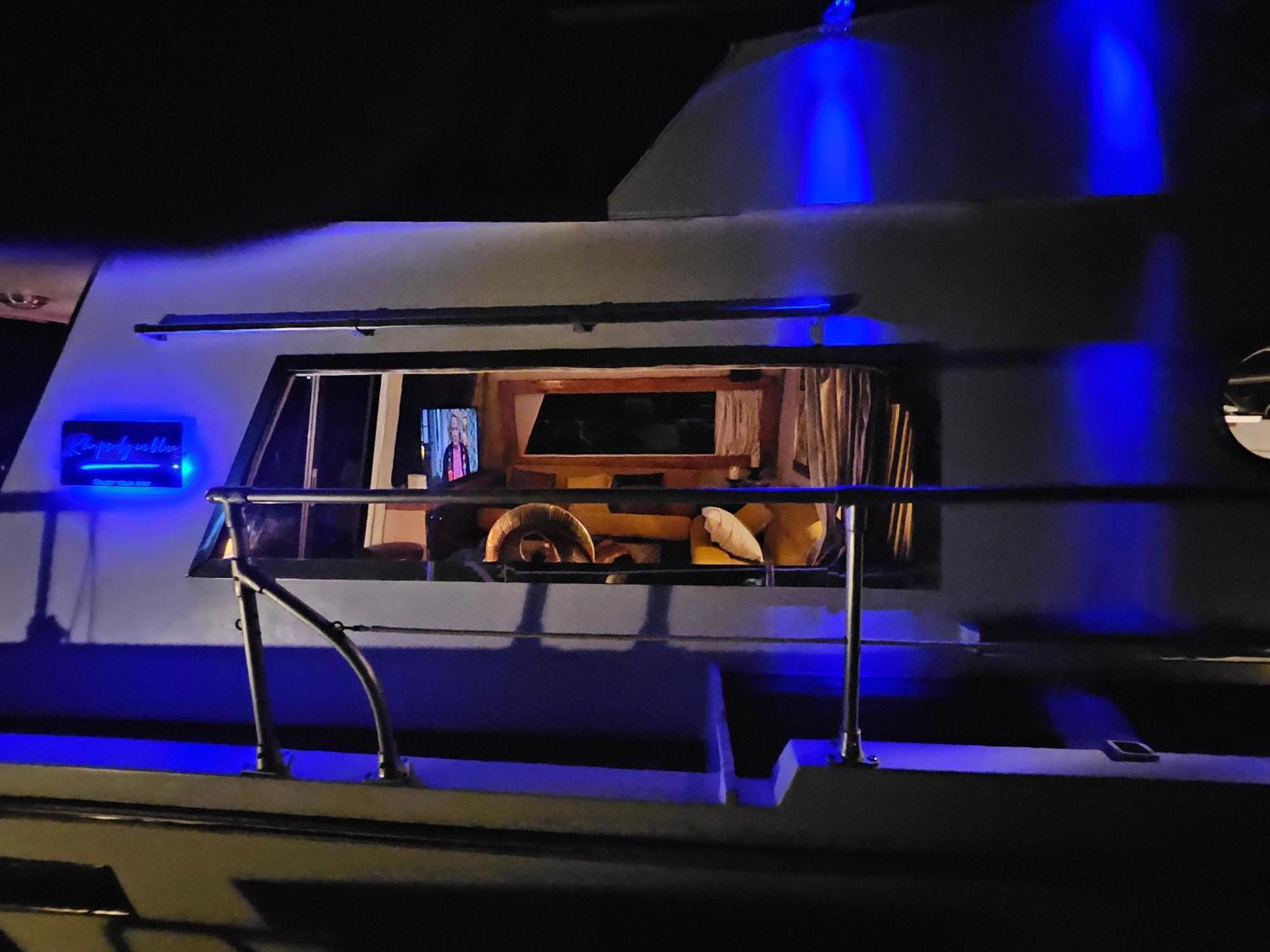 Rhapsody In Blue Hotell Chertsey Exteriör bild